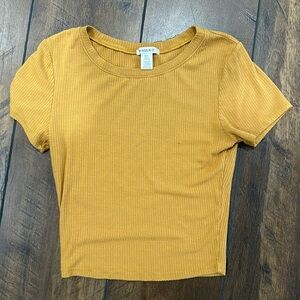 cute ribbed mustard yellow top, size small!